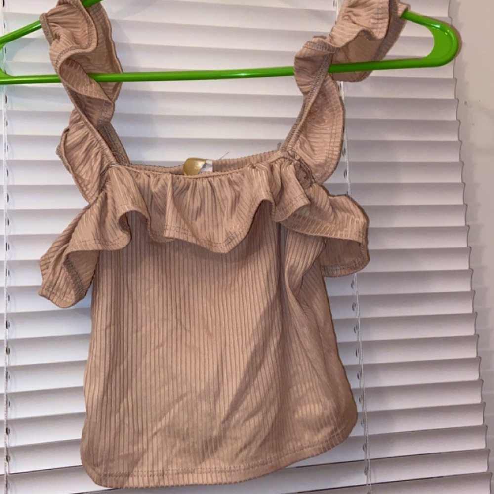 (all my clothes are in perfect condition)